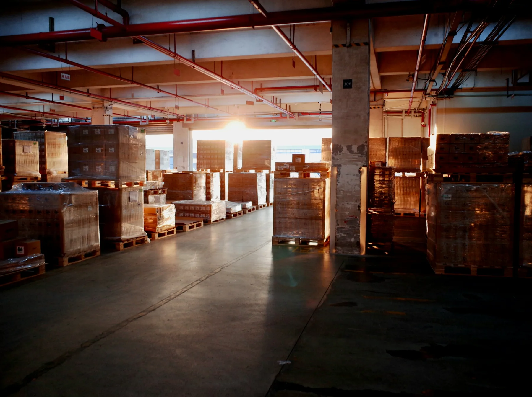Pallet storage lanes with stacked goods in a high-capacity warehouse